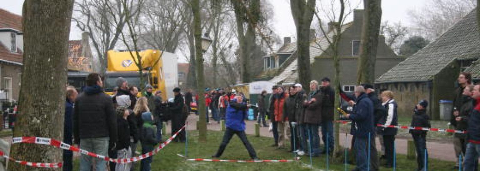 Weihnachtsbaumwerfen - VVV Ameland