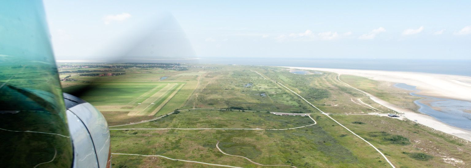 Fallschirmspringen und Rundflüge - VVV Ameland