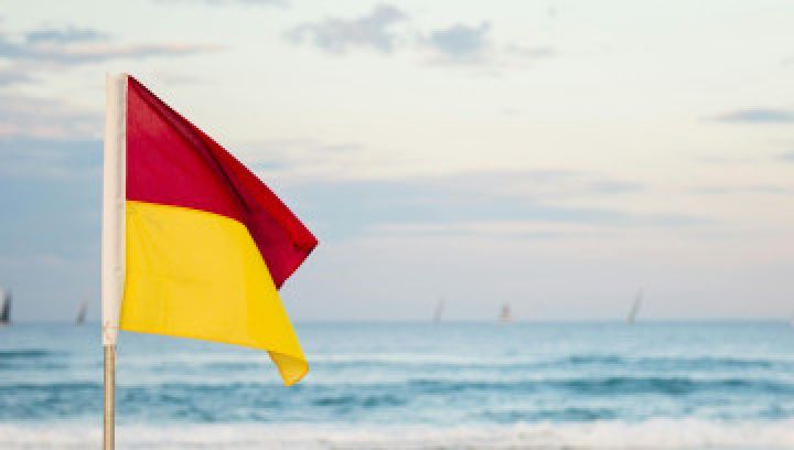 Strandflaggen - rot-gelb -- VVV Ameland