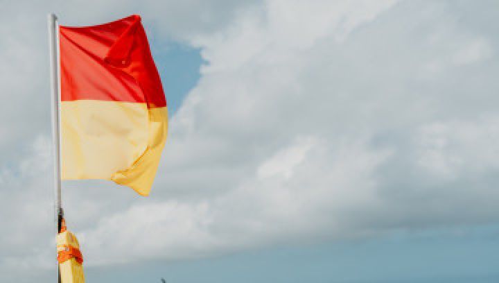 Rood-gele vlag - VVV Ameland