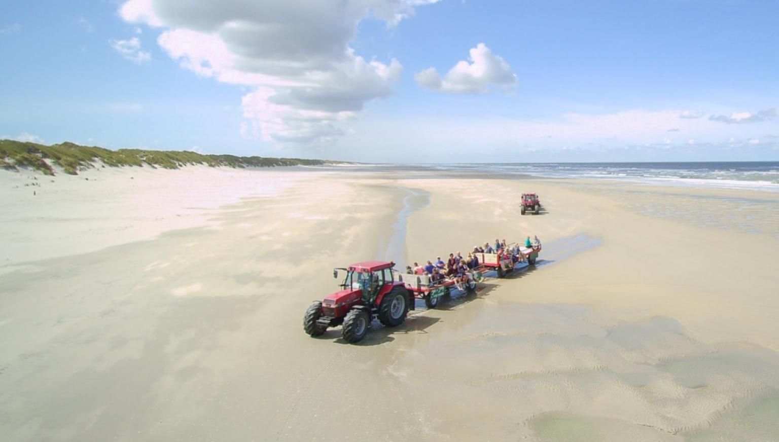 Traktorfahrten am Strand - VVV Ameland