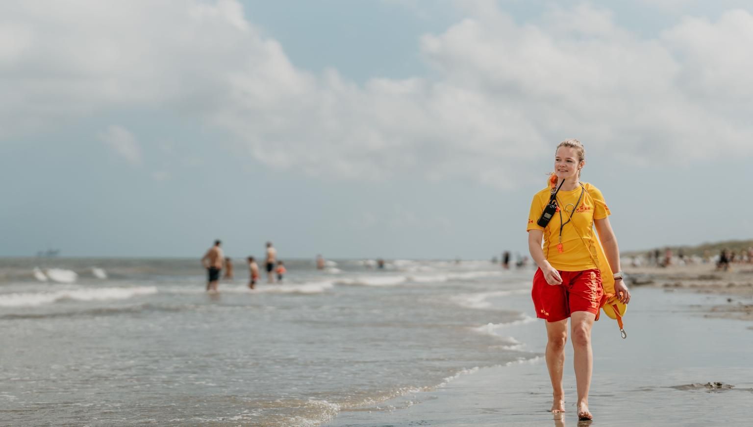 Het verhaal van lifeguard Tineke de Jong - VVV Ameland