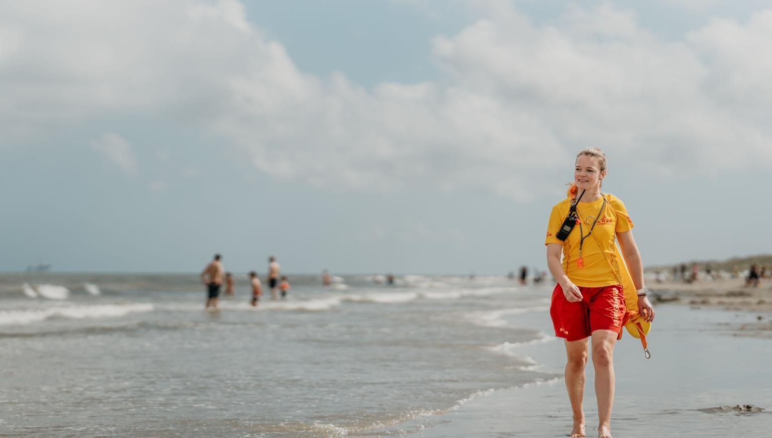 Het verhaal van lifeguard Tineke de Jong - VVV Ameland